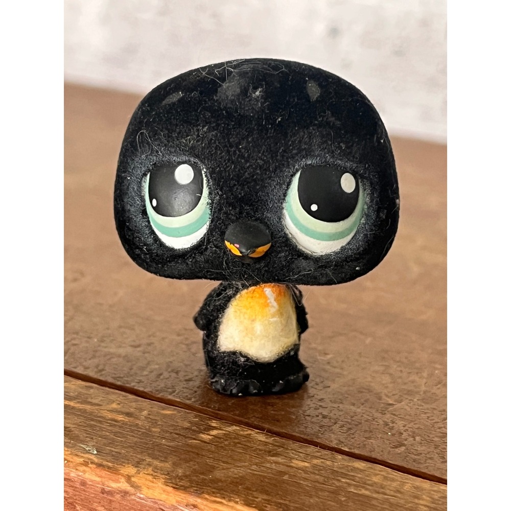 LPS Littlest Pet Shop #333 Fuzzy‎ Flocked Penguin Fair Condition